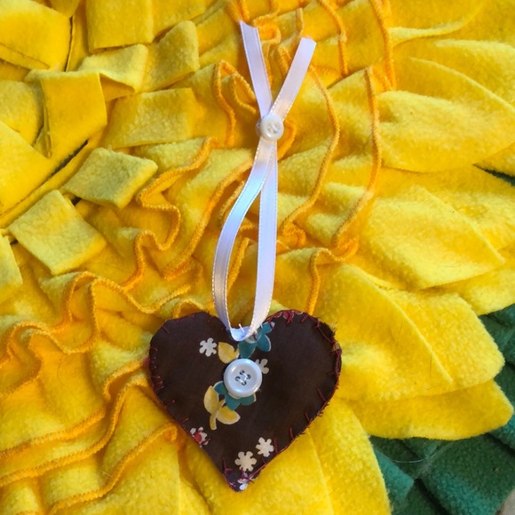 Hand stitched Heart - Picture 1 of 5